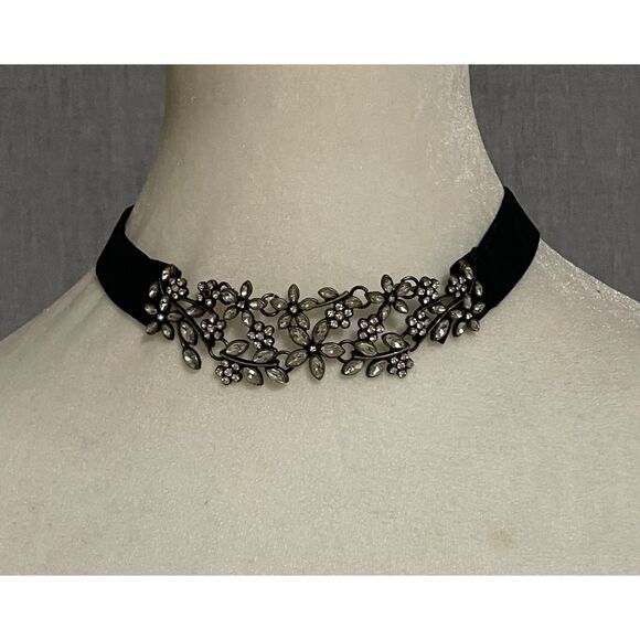 Y2K Rhinestone Vintage Floral Choker Necklace Black Ribbon Brass Tone 16” Retro - Picture 3 of 13